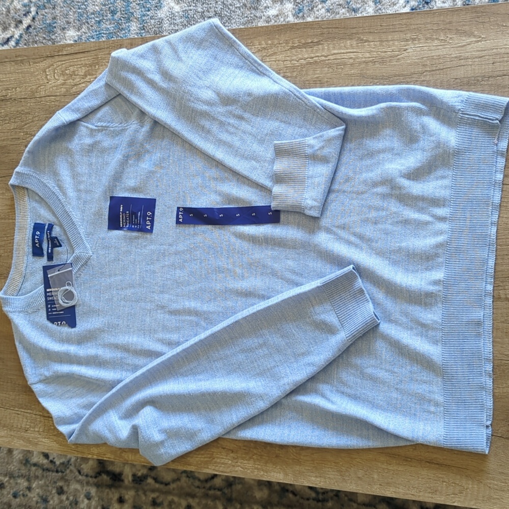Sweater V neck, brand new with tags! Size small